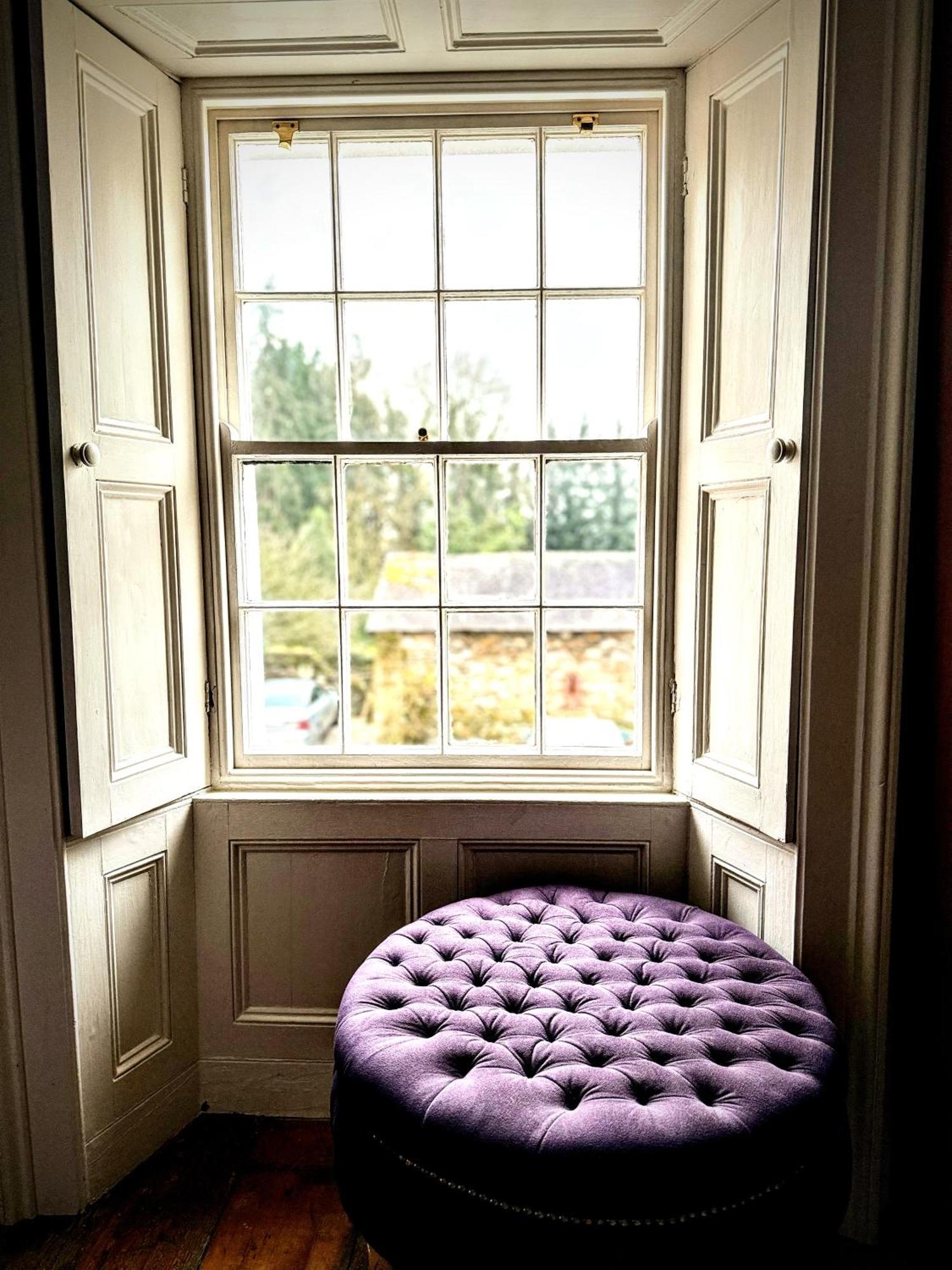 Clone Country House 奥赫里姆 外观 照片 The window of the room where the body of Mary Shelley was discovered