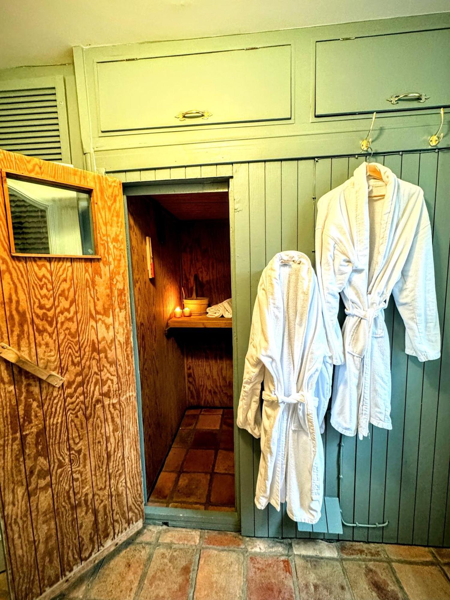 Clone Country House 奥赫里姆 外观 照片 A traditional Japanese onsen