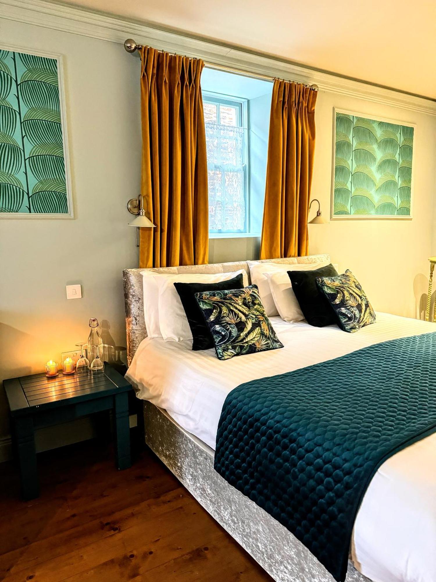 Clone Country House 奥赫里姆 外观 照片 A bedroom at The Old Vicarage
